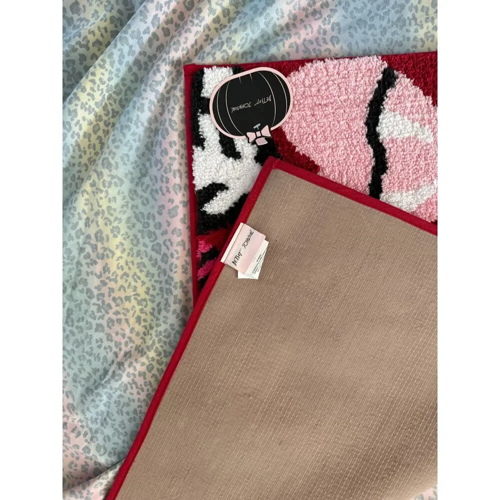 Betsey Johnson Halloween Bath Rug Hearts Cobwebs Pink Black 20x32 NWT